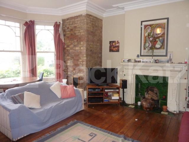 			MUST SEE !!!, 4 Bedroom, 1 bath, 1 reception Flat			 Stapleton Hall Road, FINSBURY PARK N4